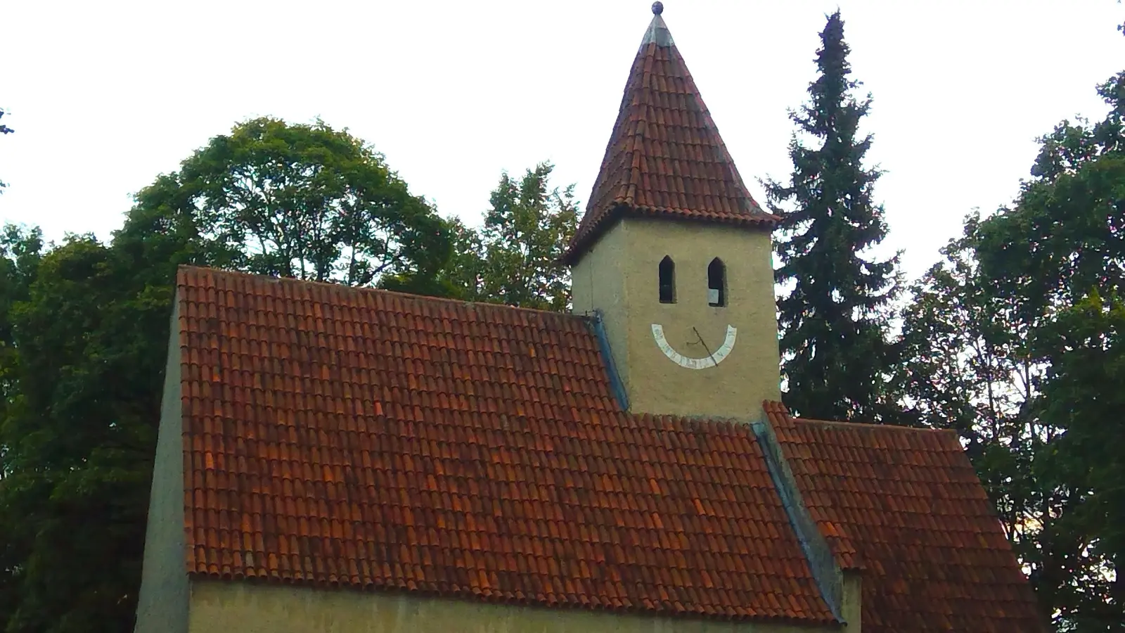 Die Kirche St. Nikolaus liegt im alten Ortskern von Englschalking. (Foto: bas)