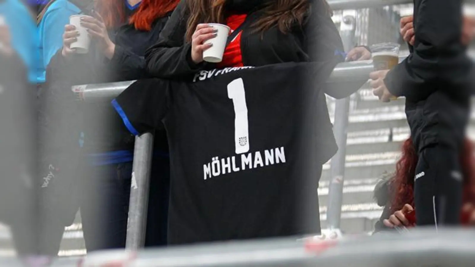 Verehrt von den Gästefans in der Arena: Ex-FSV-Trainer Benno Möhlmann.  (Foto: A. Wild)