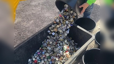 50 Kilo Kronkorken kamen in Neuried zusammen. Geht man von einem Einzelgewicht von 3 Gramm aus, wurden weit über 16.000 Kronkorken abgegeben, die nun recycelt werden können. (Foto: Bündnis Zukunft Neuried e.V.)