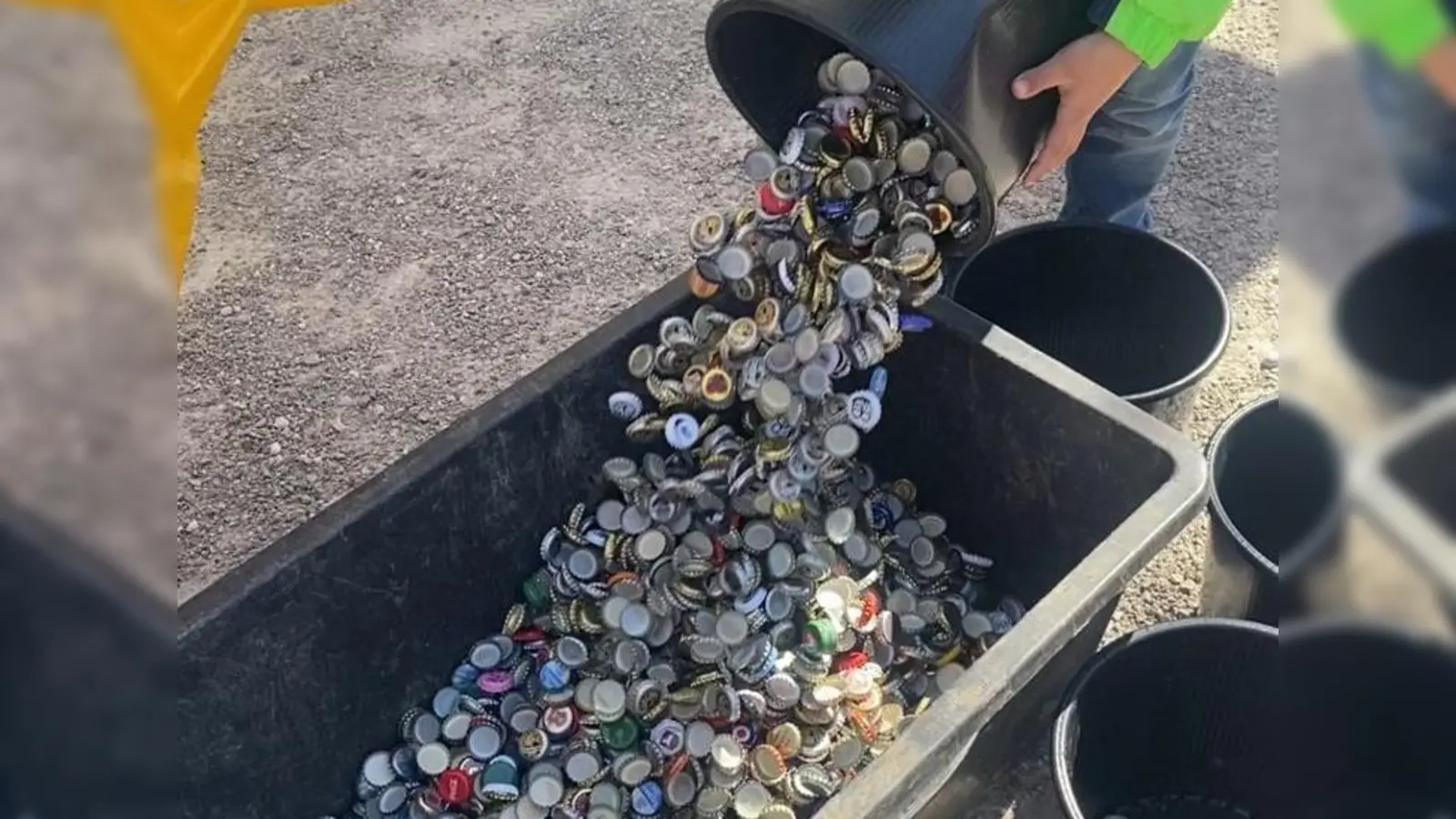 50 Kilo Kronkorken kamen in Neuried zusammen. Geht man von einem Einzelgewicht von 3 Gramm aus, wurden weit über 16.000 Kronkorken abgegeben, die nun recycelt werden können. (Foto: Bündnis Zukunft Neuried e.V.)