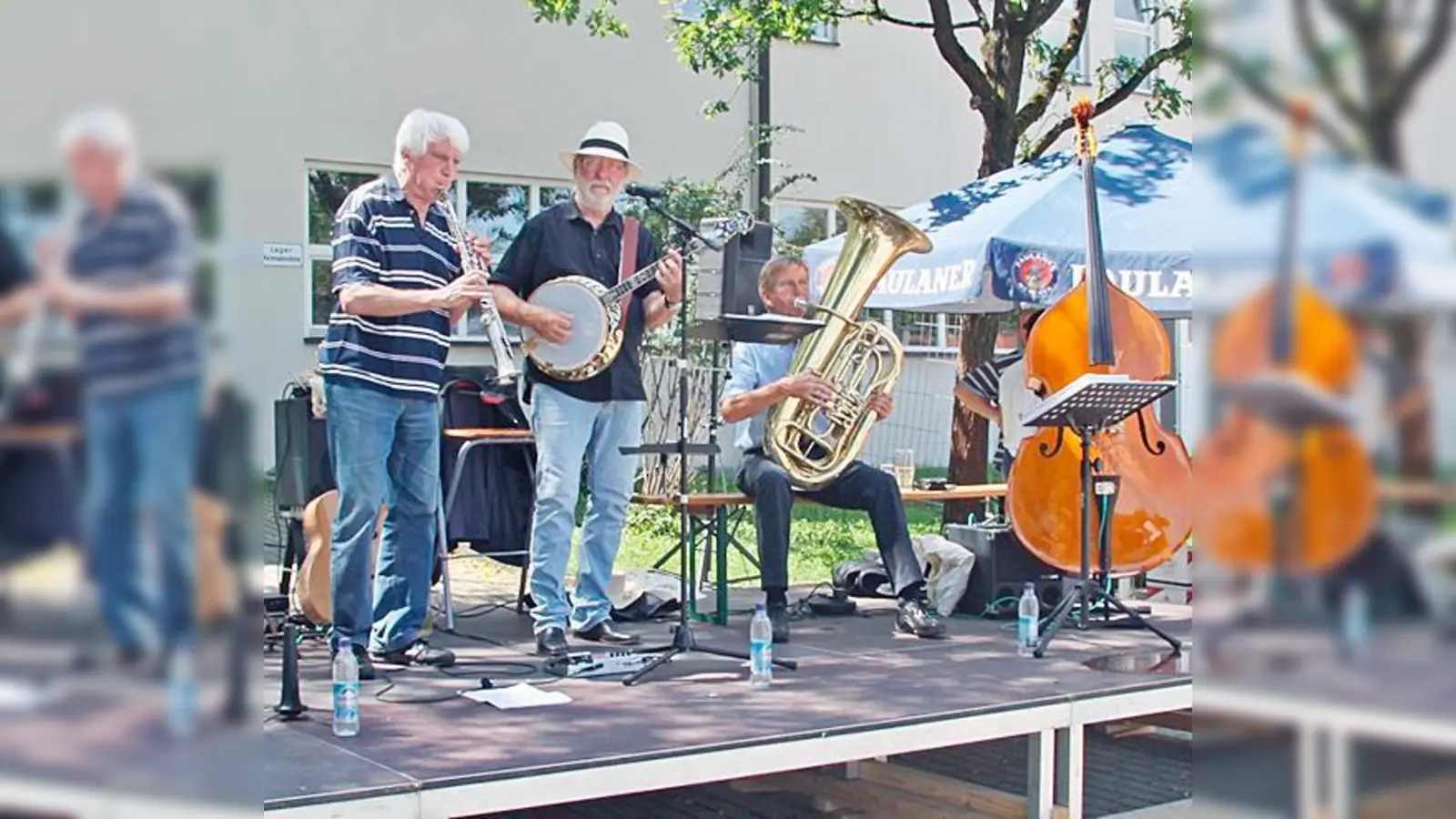 Das Hot Corn Trio veredelt den Flohmarkt der Trinklsiedlung mit seinen Klängen.  (Foto: VA)