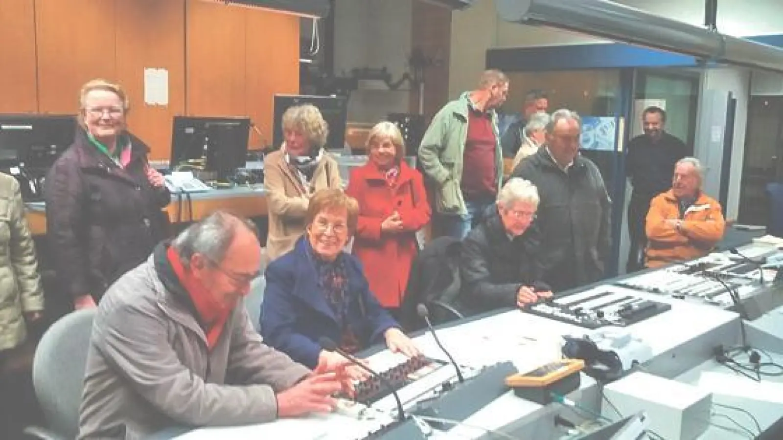 Die Gruppe von »Senioren Aktiv« zeigte sich beeindruckt von der Technik der Studios.	 (Foto: privat)