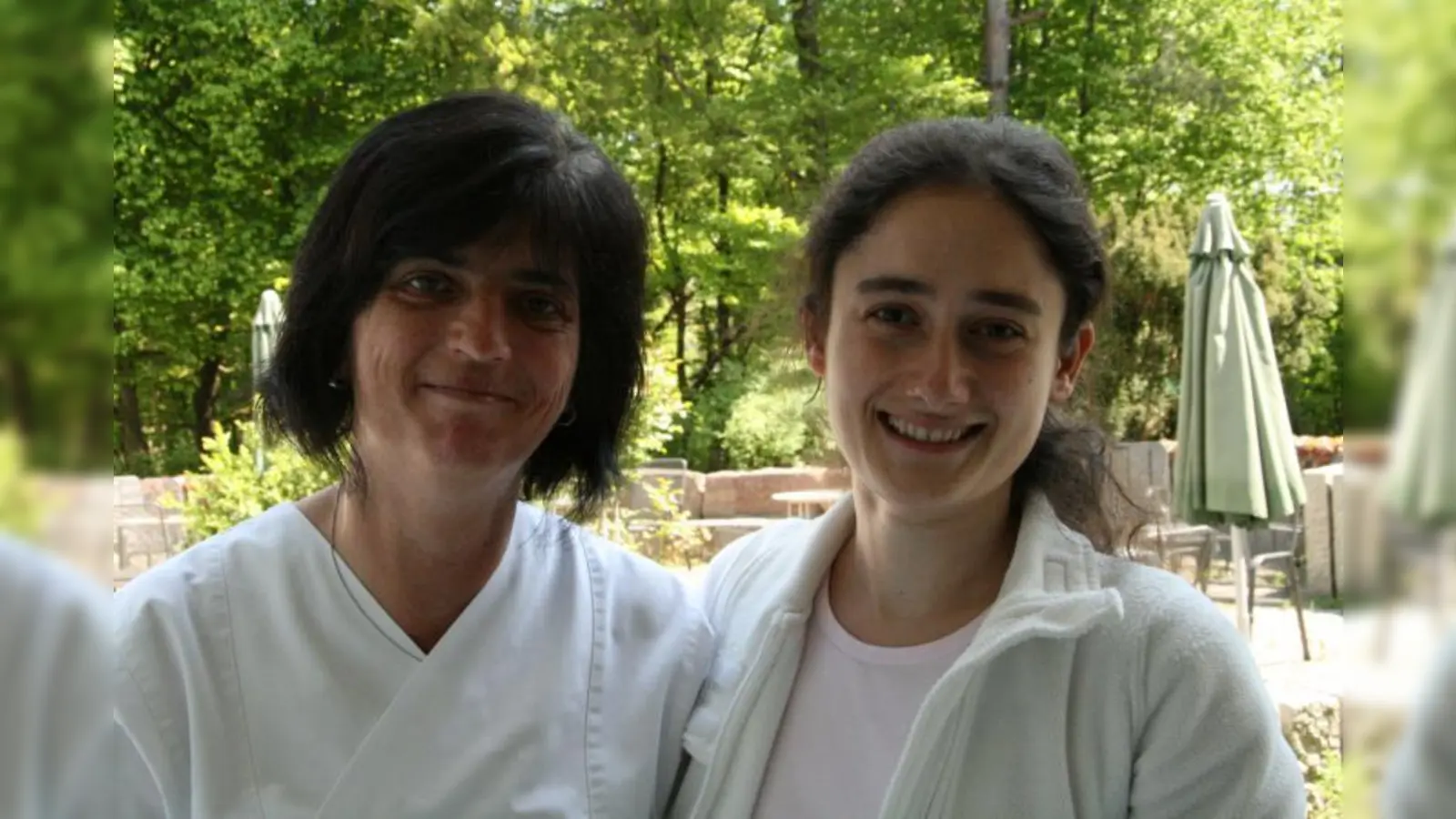 „Unsere Arbeit hat einen Sinn”, sagen die Pflegerinnen Angel Pohle-Mühlenberg und Guranda Haberstroh (v.l.). „Wir tun Gutes und bewirken viel, für andere und auch für uns.” (Foto: US)