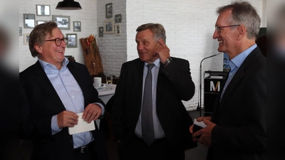 Freude über eine gelungene Ausstellung: Michael Kerkloh, Hartmut Mehdorn und Dietmar Plath kennen sich schon lange. (Foto: kw)