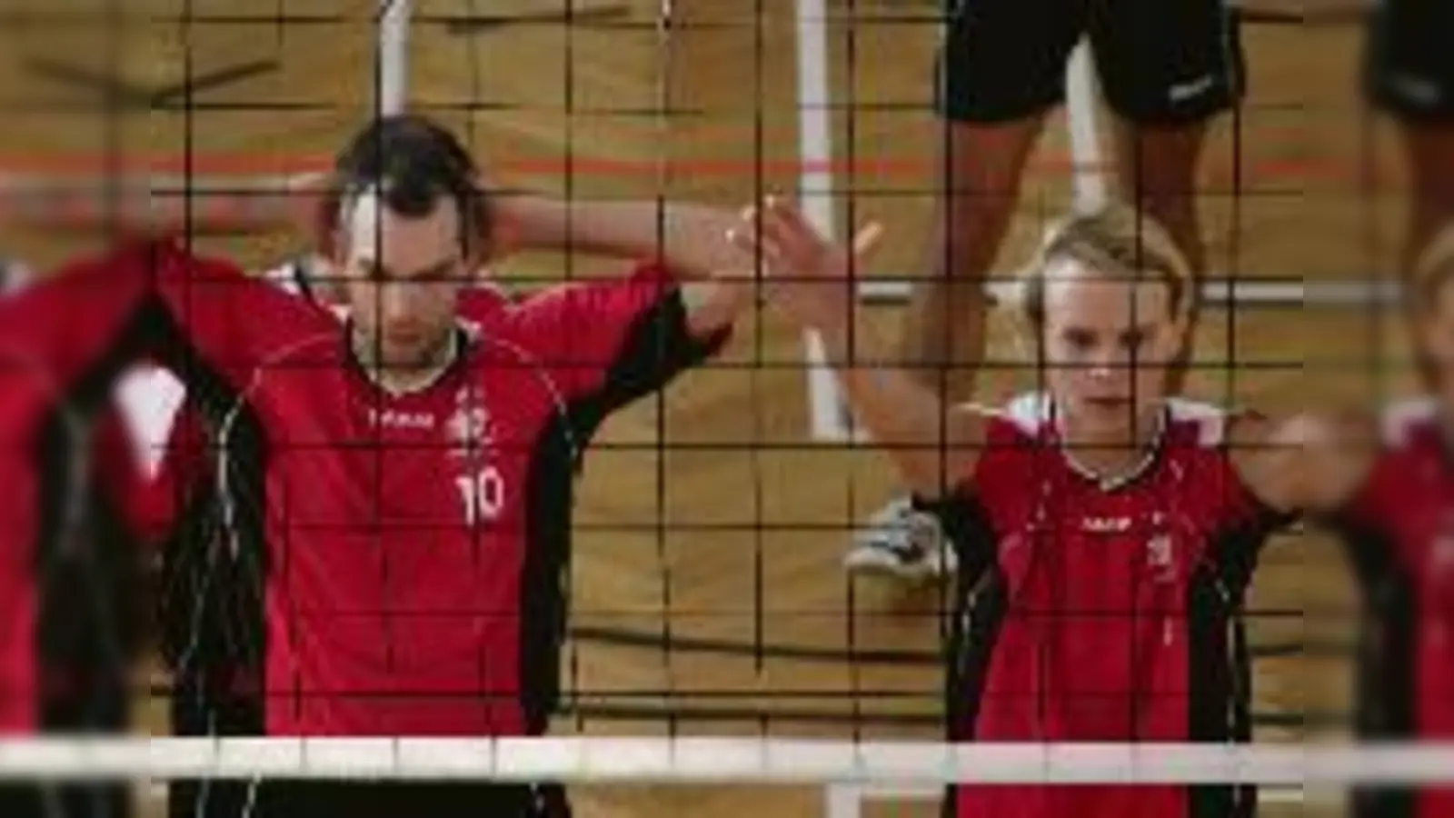 Joschi Schöberl und Jakob Piloty erwarten den gegnerischen Angriff. 	 (Foto: Verein)