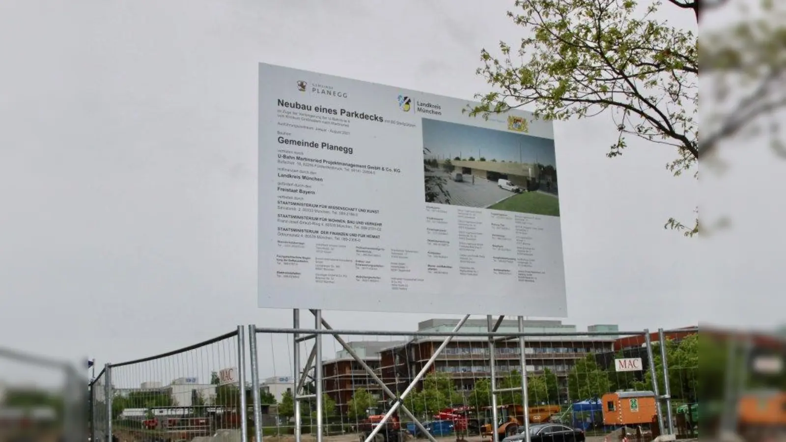 P&amp;R-Anlage Am Klopferspitz: Das Parkdeck kostet rund drei Millionen Euro, zwei Millionen Euro davon bezahlt der Freistaat, den Rest finanzieren der Landkreis und die Gemeinde Planegg. (Foto: us)