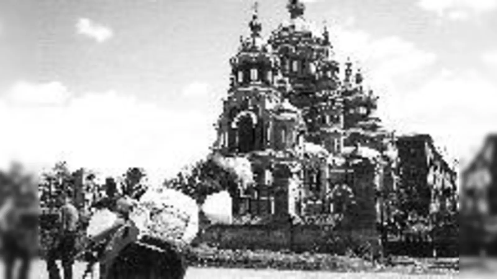 Treuer Begleiter: Auf ihrer Honda bereiste Angela Brandl allein 19 Länder, etwa Russland.  (Foto: Privat)