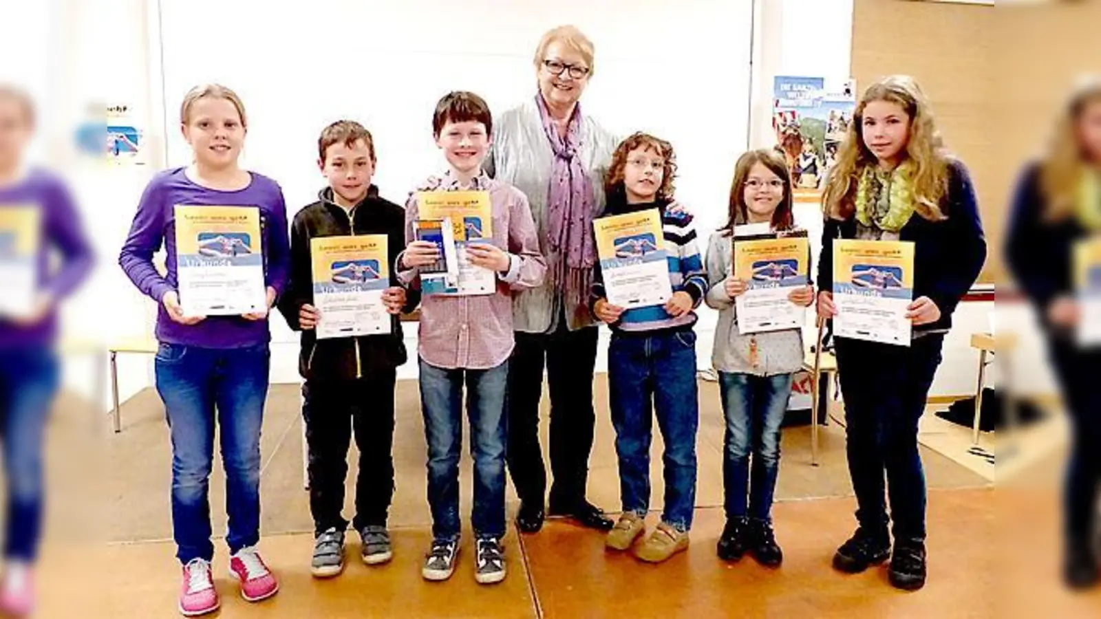 Die Gewinner des Sommerferien-Leseclubs gemeinsam mit der zweiten Bürgermeisterin Monika Modrow-Lange (v.l.): Carina Friedrich, Jonah Kraushaar, Arnold Wöhrmann, Nicole Ott,  Anais Kirmser und Anika Schade.	 (Foto: Theresa Ohletz)