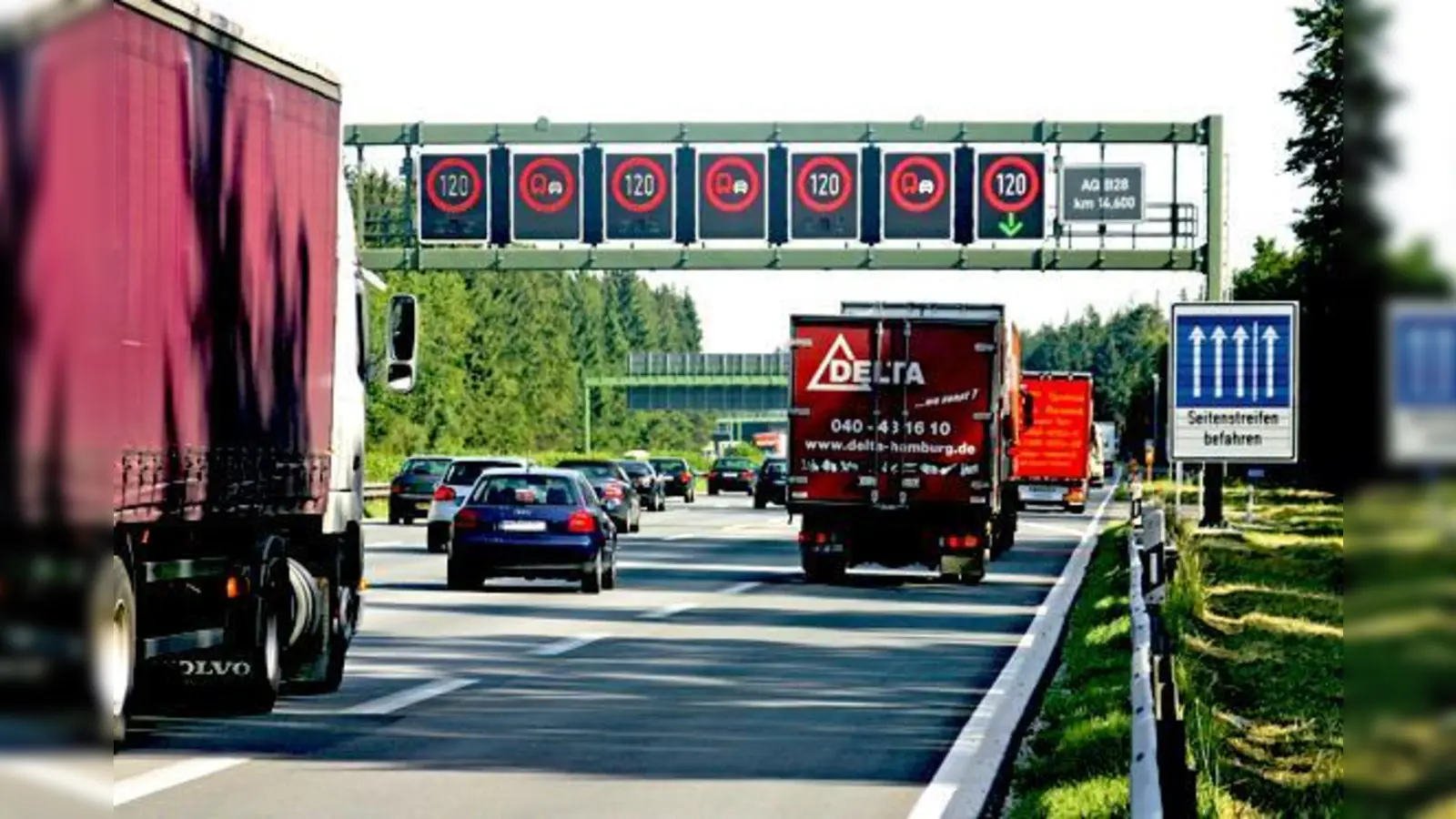 Dichter Verkehr: Das flexible Tempolimit vermeidet Stillstand.	 (Foto: ADAC)