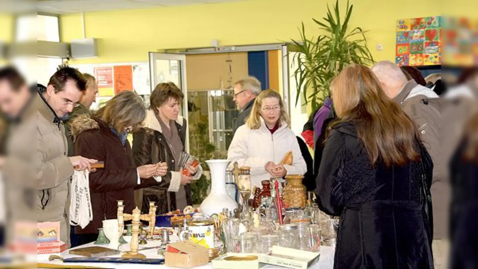 Für Sammler und Antiquitäten ist der Benefizmarkt ein Geheimtipp.	 (Foto: VA)