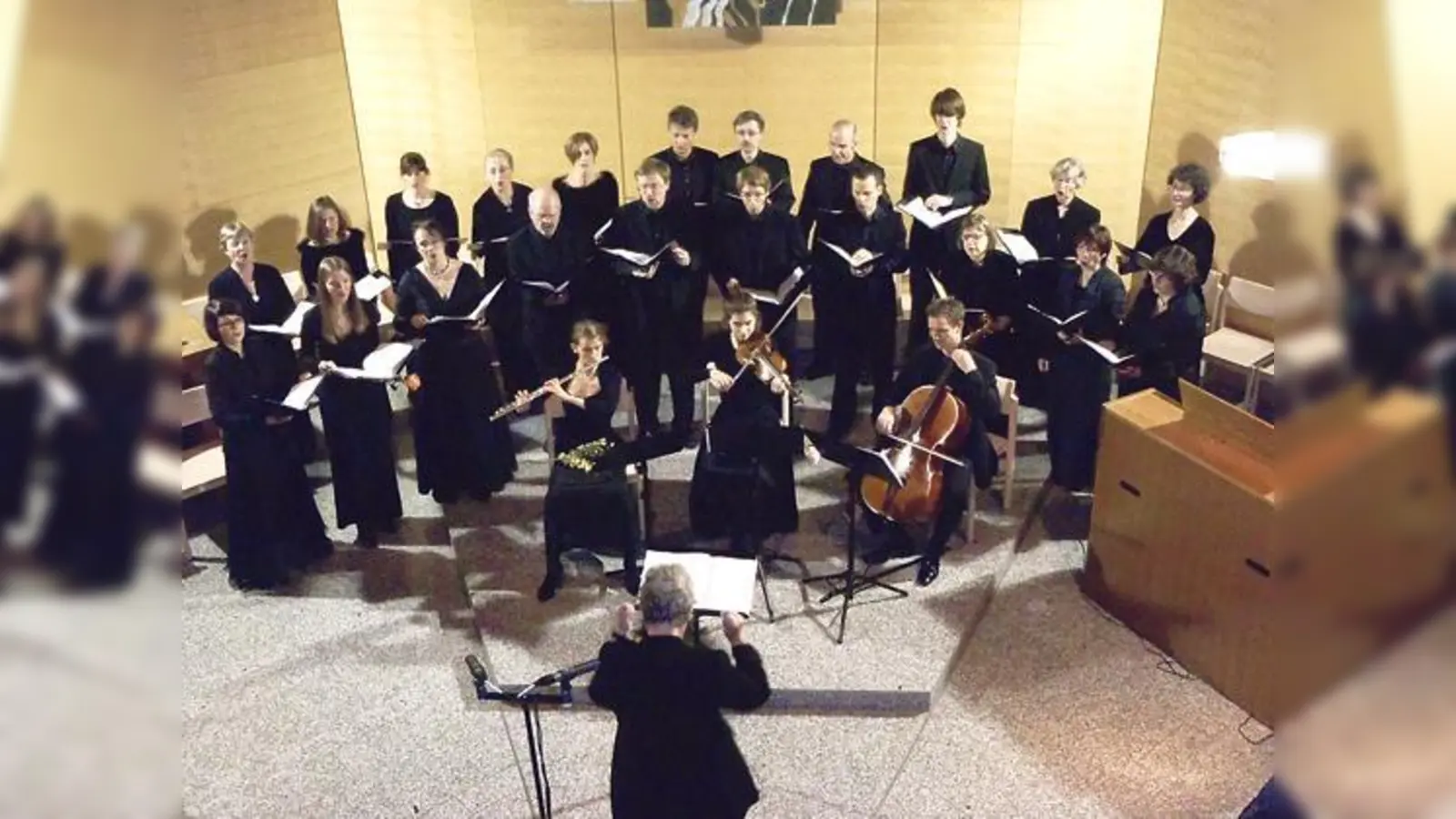 Der Kammerchor des Leonhardi-Ensembles stimmt seine Zuhörer auf die Adventszeit ein. 	 (Foto: VA)