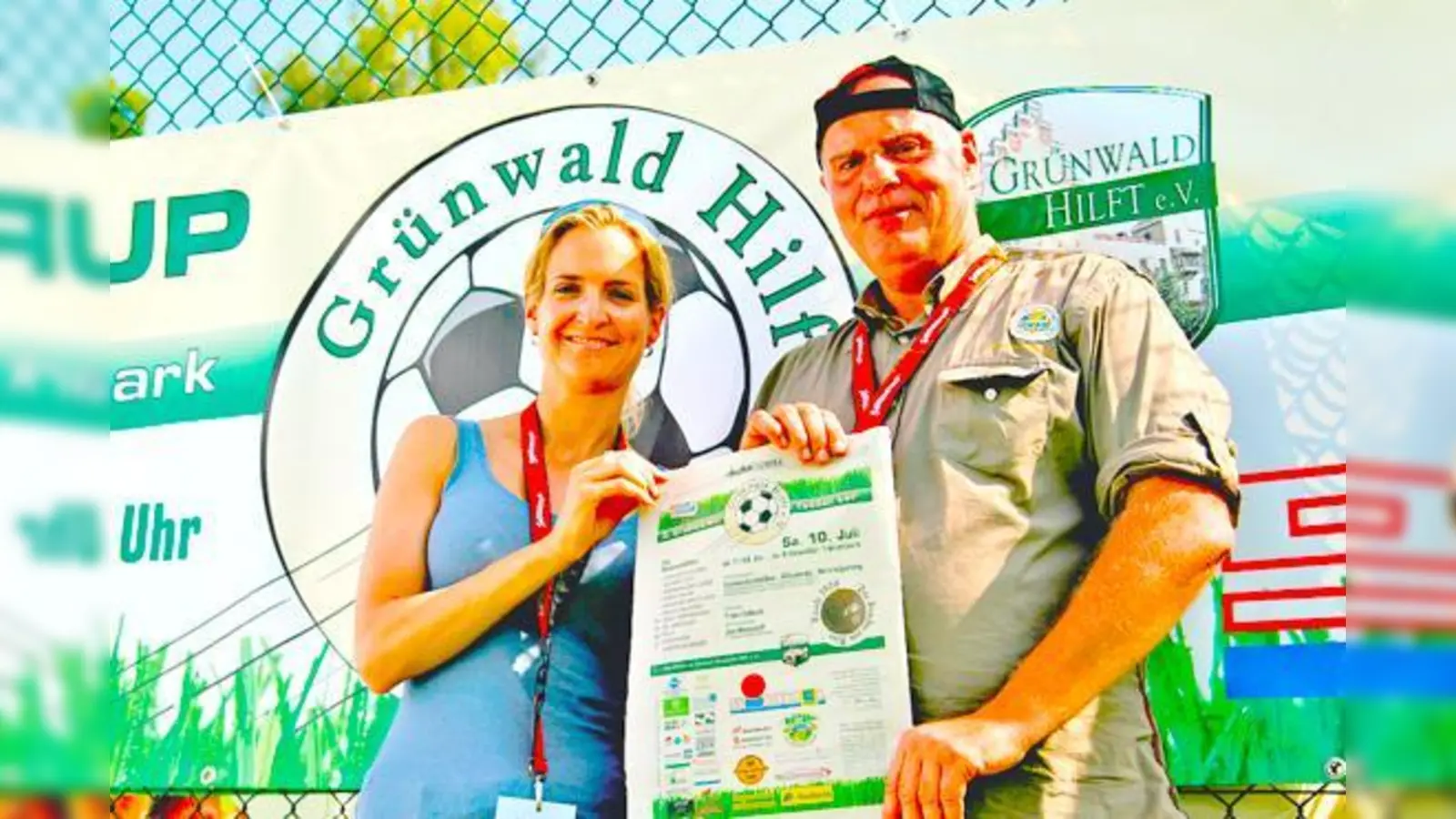 Klaus Heun und Julia-Denise Vorwald freuten sich, dass so ein gutes Ergebnis beim Grünwalder Fußball-Cup eingespielt werden konnte. 	 (Foto: mst)