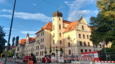 Ein besonderer Spielort von Ois Giasing ist das St.-Martin-Spital, das nach dreieinhalbjähriger Sanierung wieder seine Türen öffnet.  (Foto: bas)