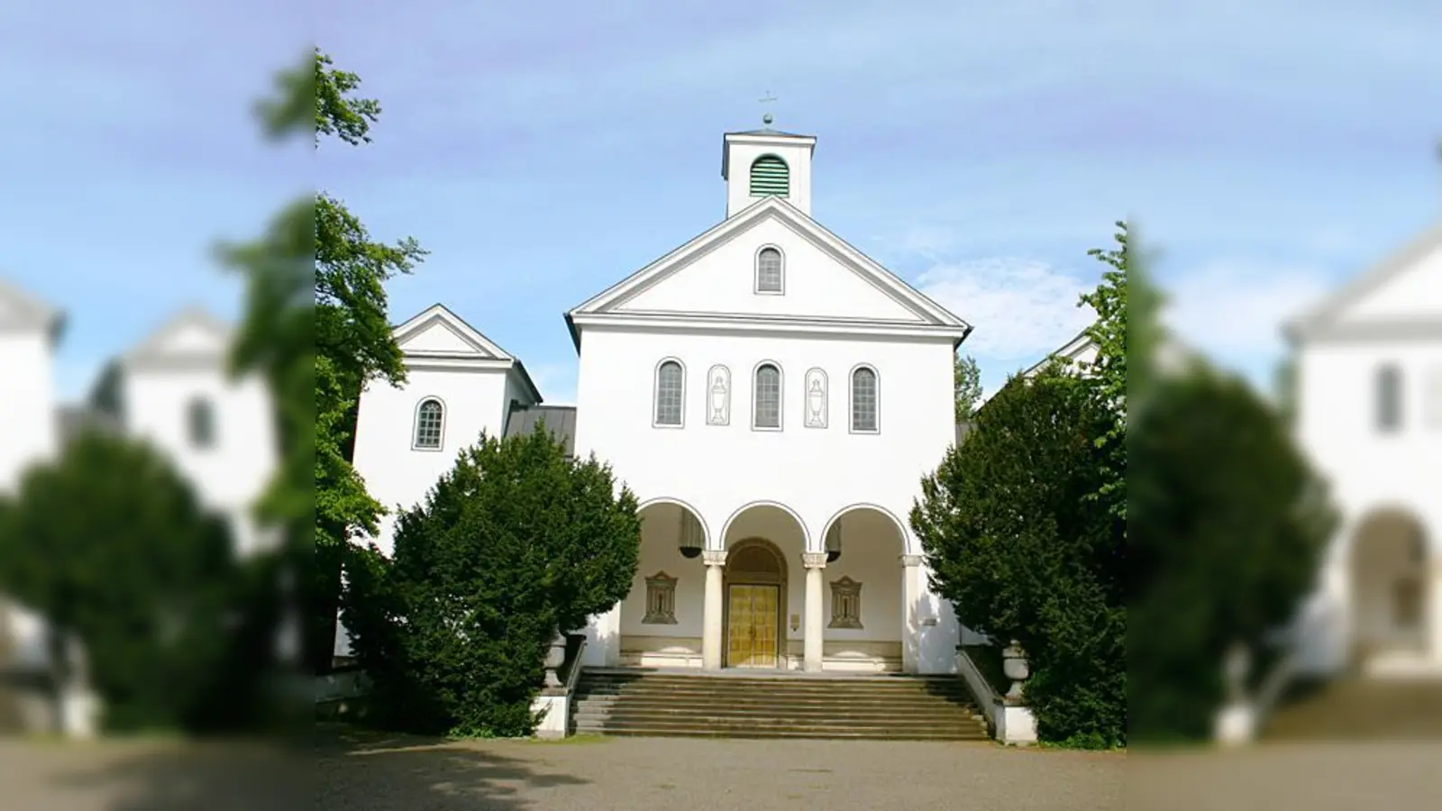 Diskussion um einen in die Jahre gekommenen Eckpfeiler des Bauensembles am Ostfriedhof: Das Krematorium soll erneuert werden.  (Foto: Harald Hettich)