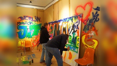 Gemeinsames Malen und sich Kennenlernen - das ist der Gedankevon Explosion der Farben. (Foto: Daniel Eichin)