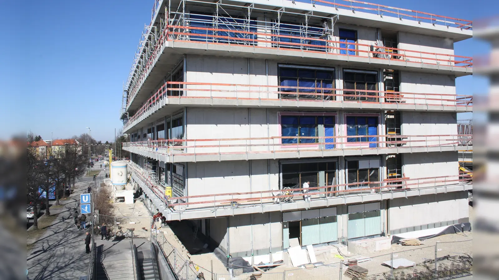 Neue Grundschule: Dieser Neubau entsteht am Ratzinger Platz. Aber was ist mit den Realschulen? (Foto: job)