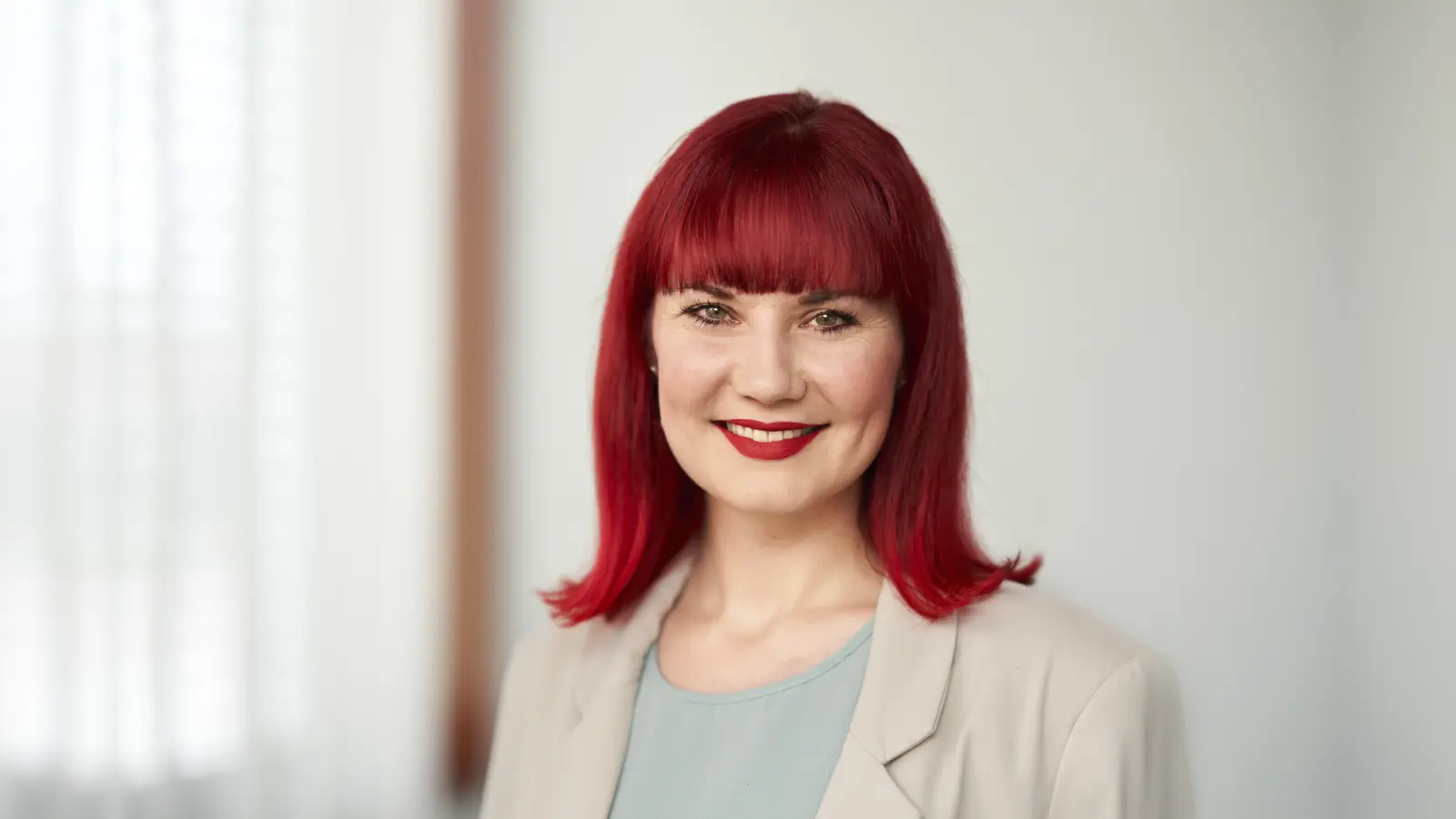 Sarah Straub verbindet bei ihren Konzertlesungen wissenschaftliche Erkenntnisse über Demenz mit Musik.  (Foto: Hauke Dressler)