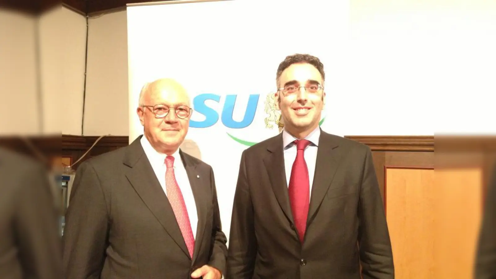 Vertreter verschiedener Mandatsebenen der CSU laden zum Bürgerforum in Laim ein. Darunter auch Dr. Hans-Peter Uhl (l.), MdB und Olaf Rogowski, Ortsvorsitzender der CSU Laim-West. (Foto: pi)
