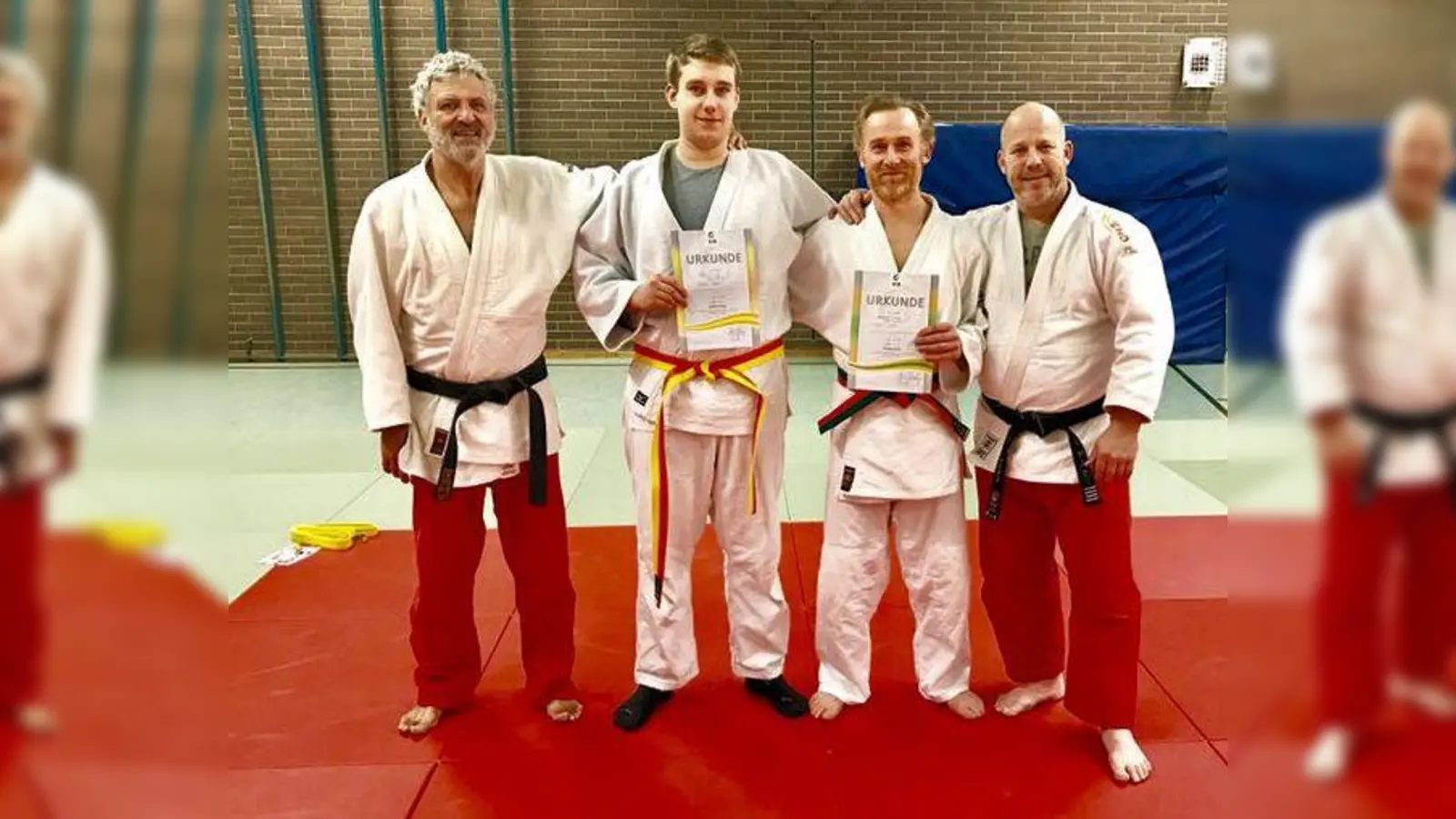 Fast 50 Kinder nahmen an der Gürtelprüfung des SCUG teil. Doch nicht nur die kleinen, sondern auch die großen Sportler legten erfolgreich ihre Judo-Prüfung ab und durften sich über einen neuen Gürtel freuen. V.l.: Prüfer Herbert Kirchmayer, Patrick Ilg, Andreas Loch und Prüfer Mike Jäger. (Foto: SCUG)