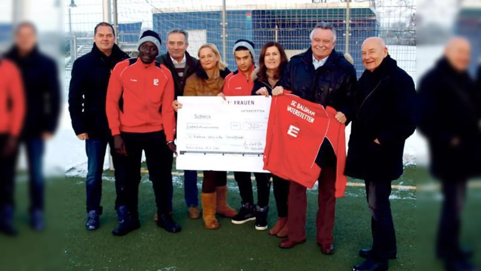 Thomas Peter, Mbow aus dem Senegal , Sepp Schmid, Michaela Merzendorfer, Yassan aus  Syrien, Bärbel Weis, Jürgen Ebenhöh und Dieter Dahlheimer (v. li.).  	 (Foto: privat)