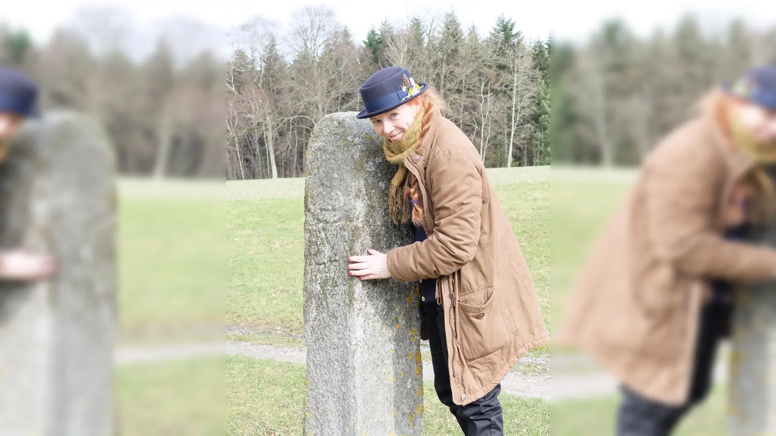 Historikerin Dorothea Hutterer kann rund um die alten Grenzsteine viel Interessantes aus der Vergangenheit berichten. (Foto: VA)