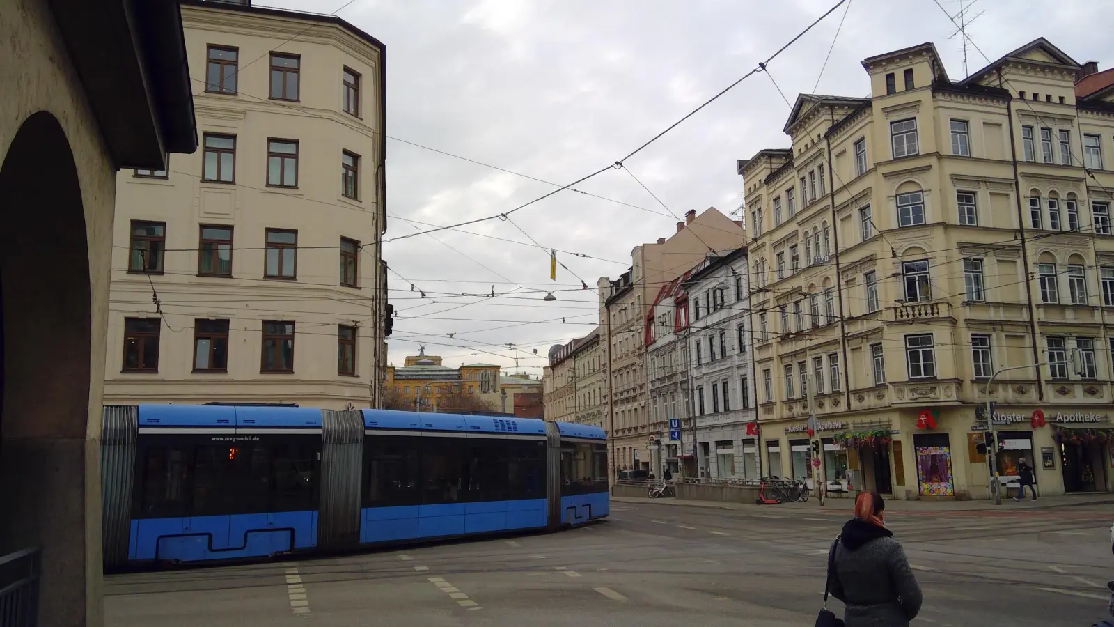 Rund um den Max-Weber-Platz werden in den Sommerferien Tramgleise und eine Weiche erneuert. (Foto: bas)