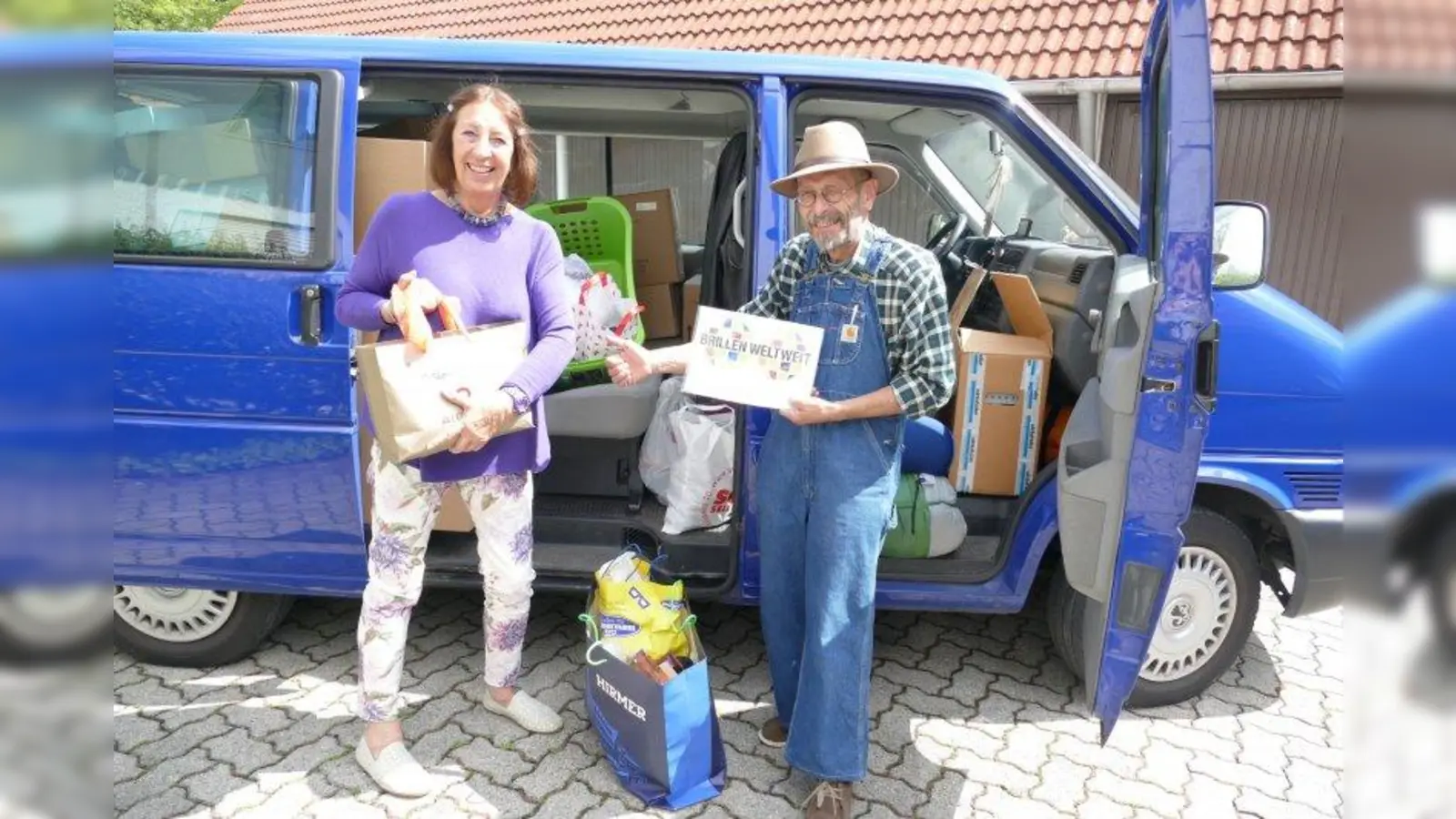 Alle Jahre wieder: Die Aktion läuft in Karlsfeld bereits seit etlichen Jahren sehr erfolgreich. Bereits 2019 kamen rund 1800 Brillen zusammen, die Anita Neuhaus an Johannes Klein überreichen konnte. (Foto: SPD)