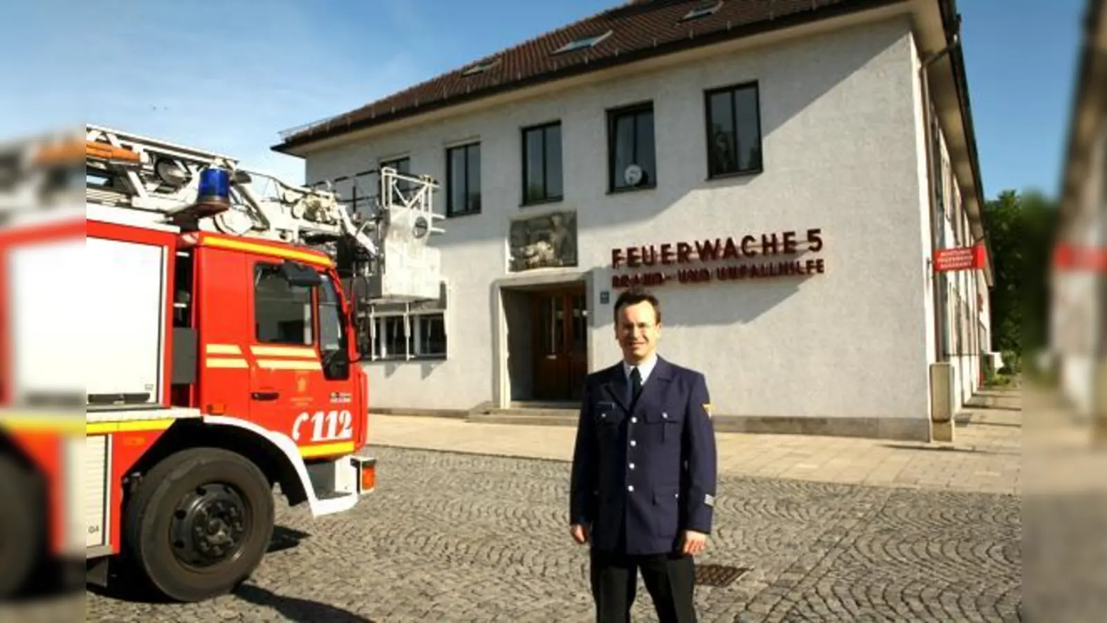 Der jetzige Bau mit seinem »Kasernencharme« sei nicht mehr zeitgemäß, sagt Feuerwehrsprecher Sebastian Loher.	 (Foto: Julia Stark)