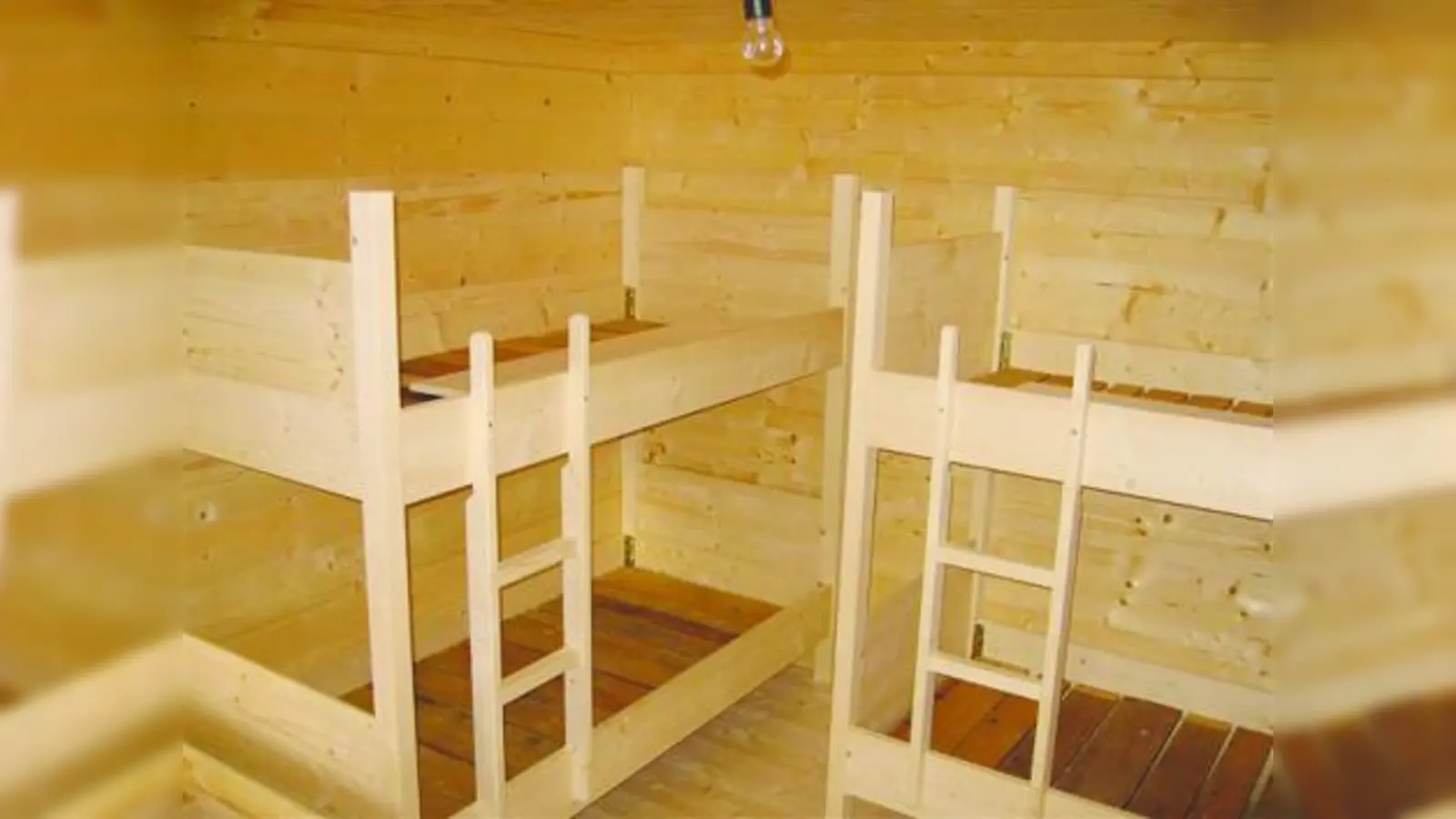 Die Räume Vereinsskihütte des TSV Eintracht Karlsfeld in Flecken erstrahlen schon wieder im neuen Glanz. (Foto: pi)