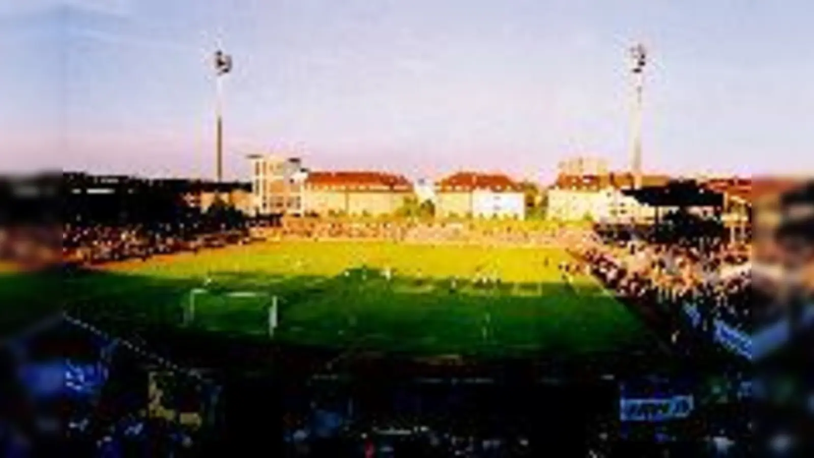 Die wahre Münchner Fußballkulisse: Das Sechzger in Giesing.  (Foto: Jochen Mahr)