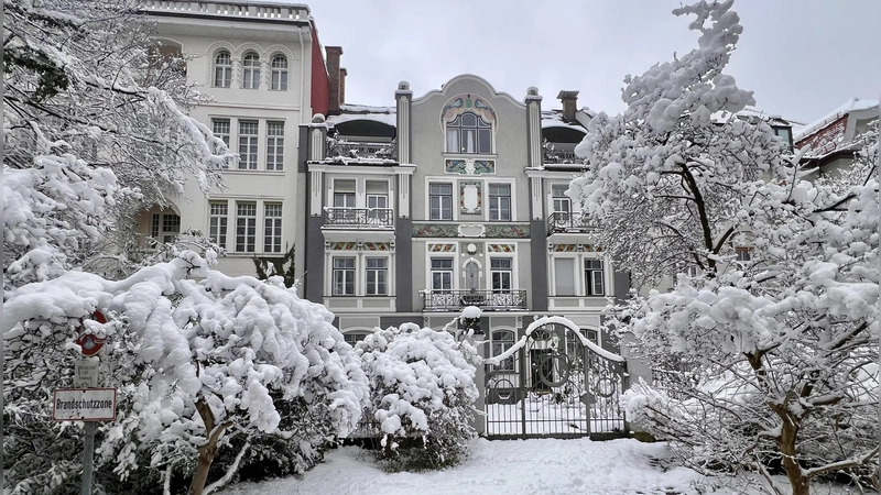 Eine repräsentative Grünanlage ist der Leopoldpark im Herzen Schwabings. Auf dem Stadtspaziergang kommt man an wunderschönen Häuserfassaden aus der Jahrhundertwende vorbei.  (Foto: Stephan Reichenberger)
