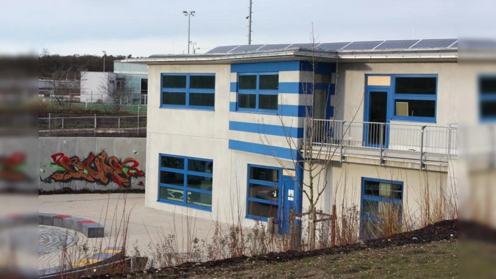 Das JUHA und dahinter die Sportanlagen des TSV. (Foto: job)