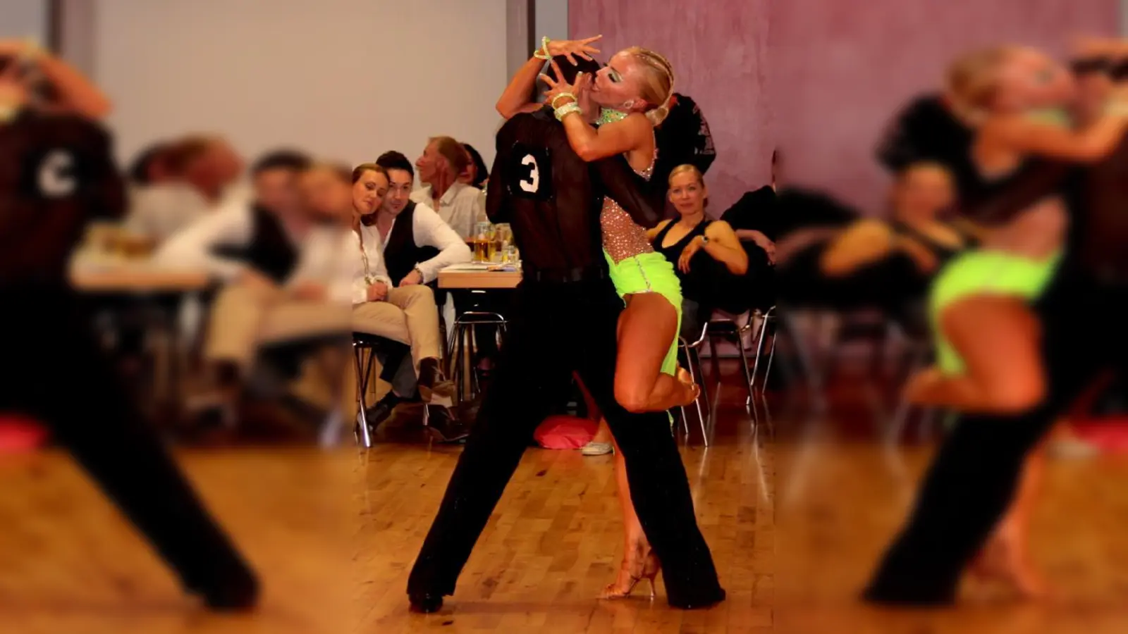 Julian und Brigitte Heubeck: Die Deutschen Vizemeister der Lateinamerikanischen Tänze in der Seniorenklasse I S.			 (Foto: Adalbert Birkhofer)