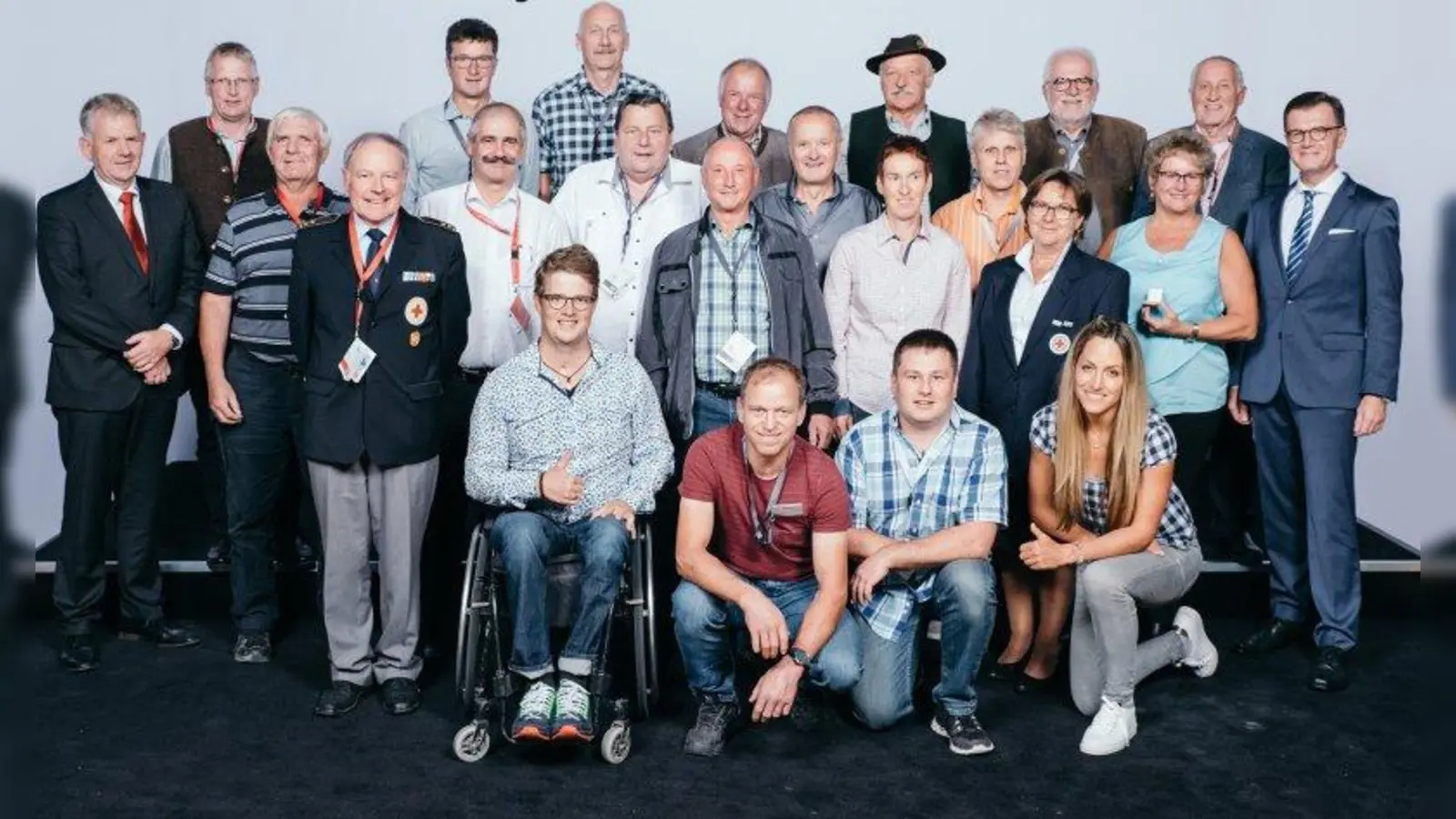 Die Geehrten aus dem Kreisverband Weilheim-Schongau mit BSD-Geschäftsführer Georg Götz (ganz rechts), Felix Brunner (erste Reihe links), Gela Allmann (erste Reihe rechts) und Kreisgeschäftsführer Hans Eberl (ganz links). (Foto: Emanuel Klempa)