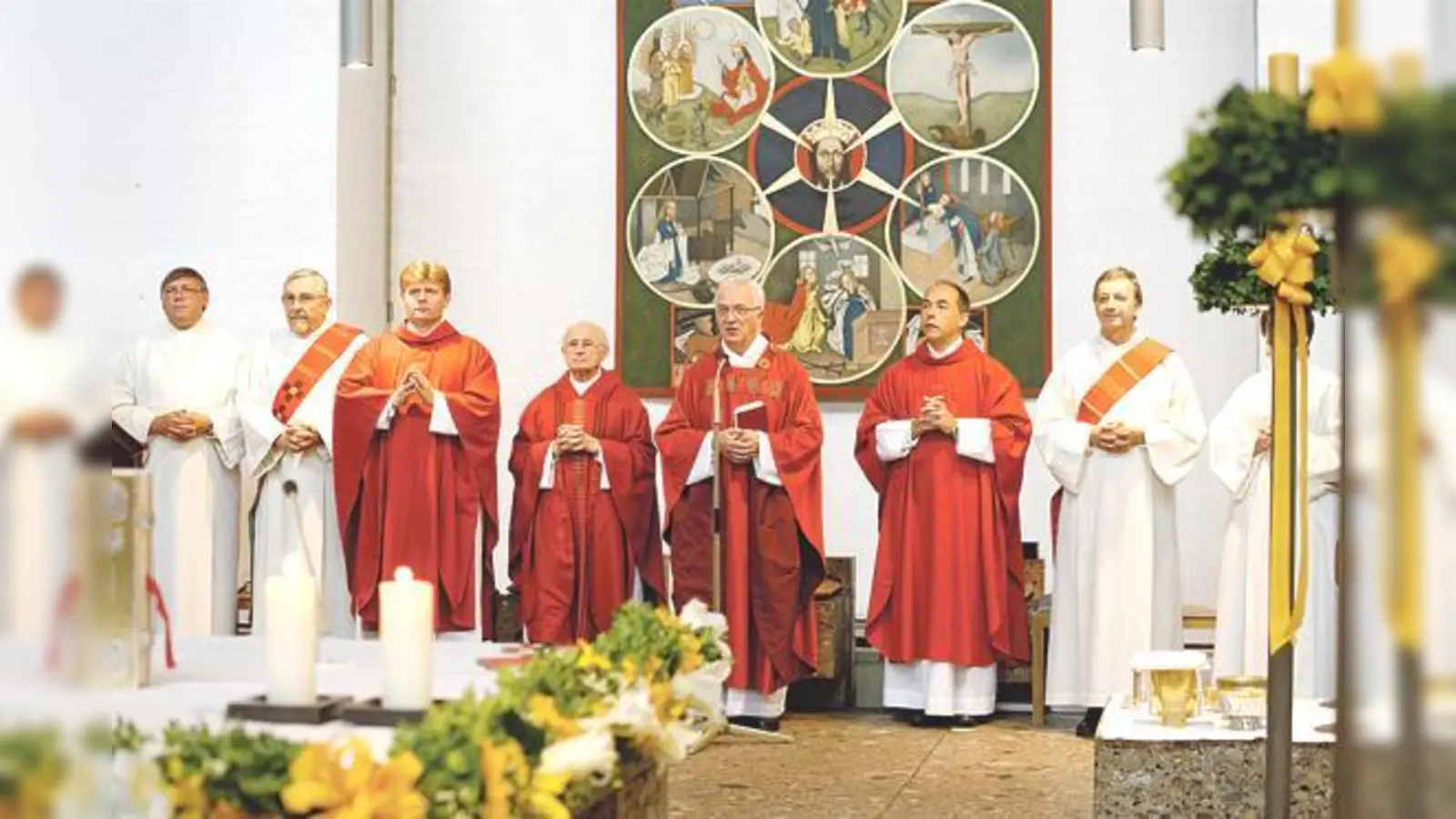 Am Festgottesdienst nahmen unter anderem (v. l.) Winfried Ploch, Horst Palta, Sylwester Walocha, Peter  Wallner, Johannes Kanzler, Helmut Bauer, und Erwin Mühlbauer teil.	 (Foto: privat)