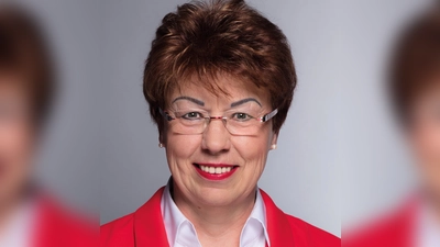 Bezirksrätin Irmgard Hofmann informiert über Patientenverfügung und Vorsorgevollmacht. (Foto: Susie Knoll)