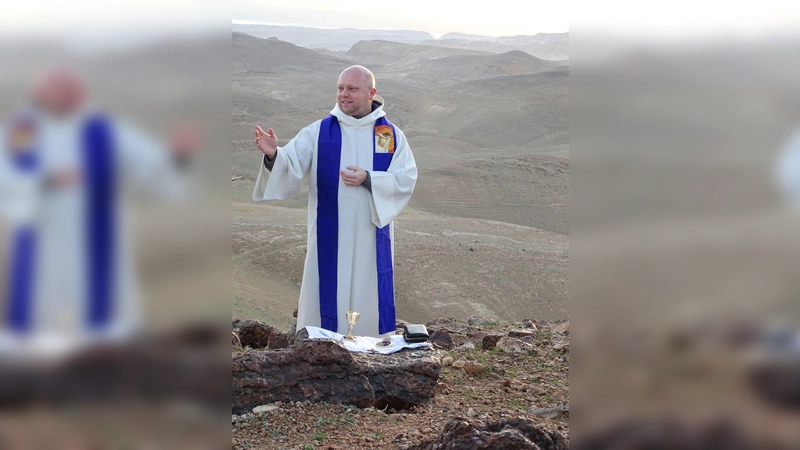 Pfarrer Arkandiusz Czempik wünscht sich, dass die Menschen in die Welt hinausgehen und diese von einer kargen in eine bunte und blühende Welt verwandeln. (Foto: oh)