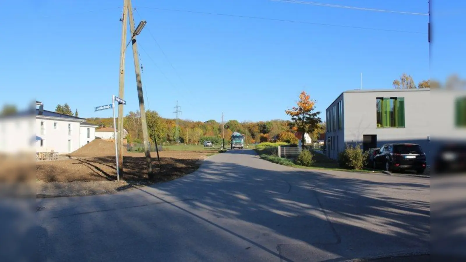 Geht es nach dem Bezirksausschuss Allach-Untermenzing (BA 23) dann soll es in der Rudorffstraße im Bereich zwischen der Klesel- und der Naglerstraße beidseitig Gehwege geben. (Foto: sb)