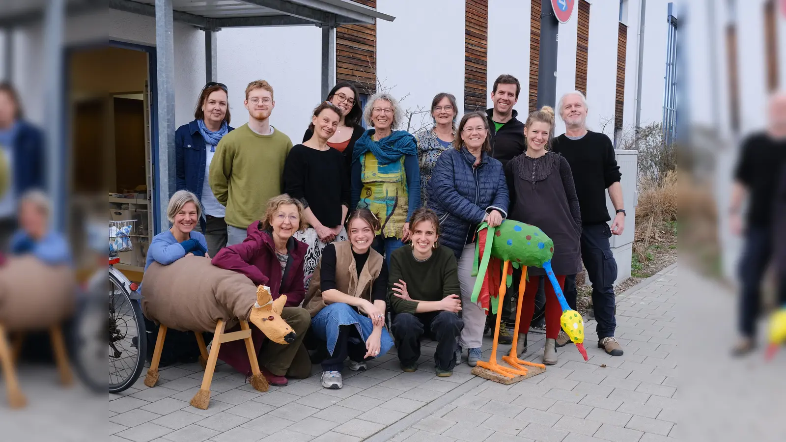 Das Team der Schule der Fantasie in Gauting freut sich über die große Beachtung, die ihr Jahresprojekt für die Grundschüler und das Kunstwochen-Konzept für die Mittelschule bekommen hat. (Foto: Ulrike Seiffert)