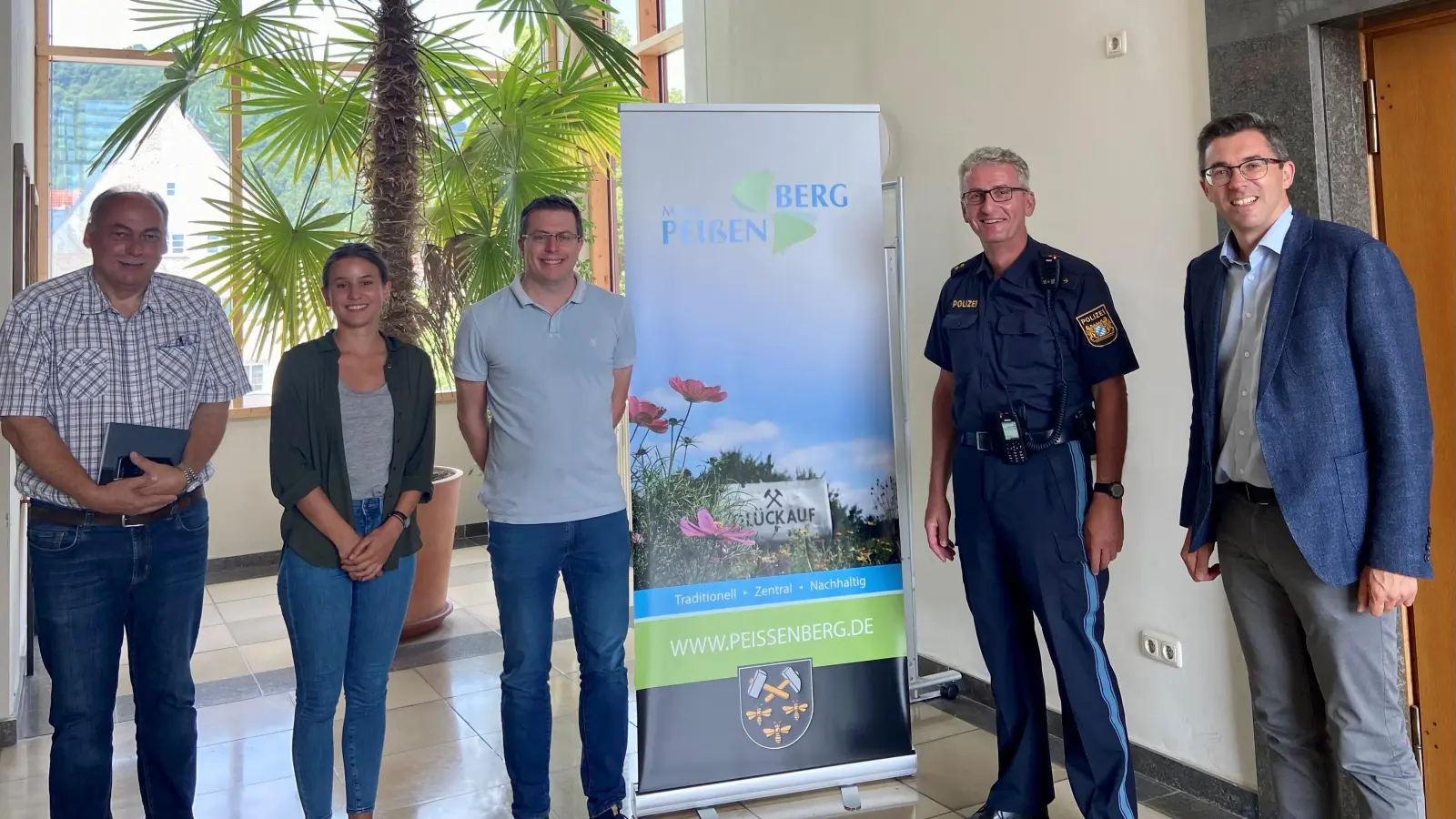 Leisteten im vergangenen Jahr einen guten Job (von links): Ludwig Hanakam, Leiter Ordnungsamt Markt Peißenberg, Christina Sporer und Andreas Fischer vom Ordnungsamt, Harald Bauer, Leiter der Polizeiinspektion Weilheim und Bürgermeister Frank Zellner sind zufrieden mit der Sicherheit im Ort. (Foto: Markt Peißenberg)