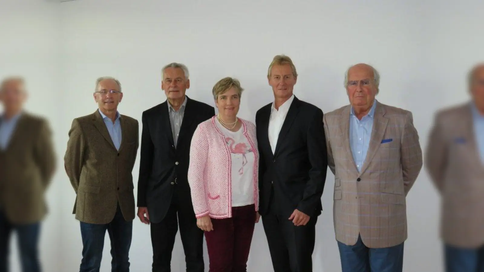 Vorsitzender Heinrich Frey (2.v.l.) ist von seinem Amt zurückgetreten – bis zu den Neuwahlen kümmern sich im Vorstand Albert Panke (l./Beisitzer), Barbara Huber (Beisitzerin), Geschäftsführer Wernher Weigert (2.v.r.) und 2. Vorsitzender Dr. Gerd Wernekke um die Belange des Freundeskreises. (Foto: Freundeskreis Klinikum Starnberg)