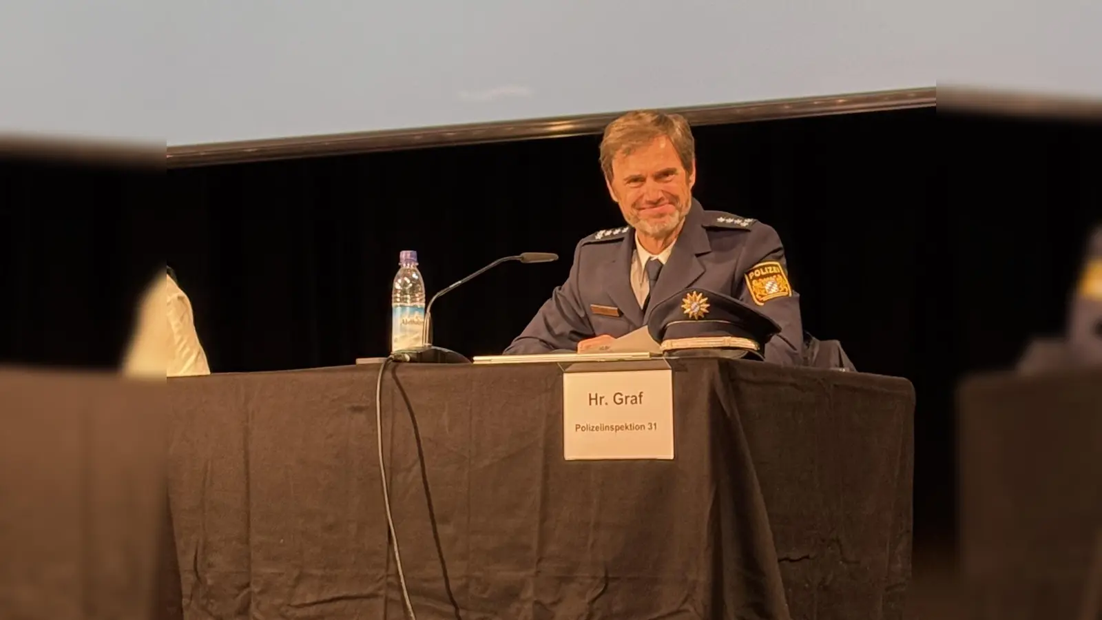 Der Leiter der PI 31, 1. Polizeihauptkommissar Siegfried Graf, gab einen Überblick über das Kriminalitätsgeschehen in Unterhaching. (Foto: hw)