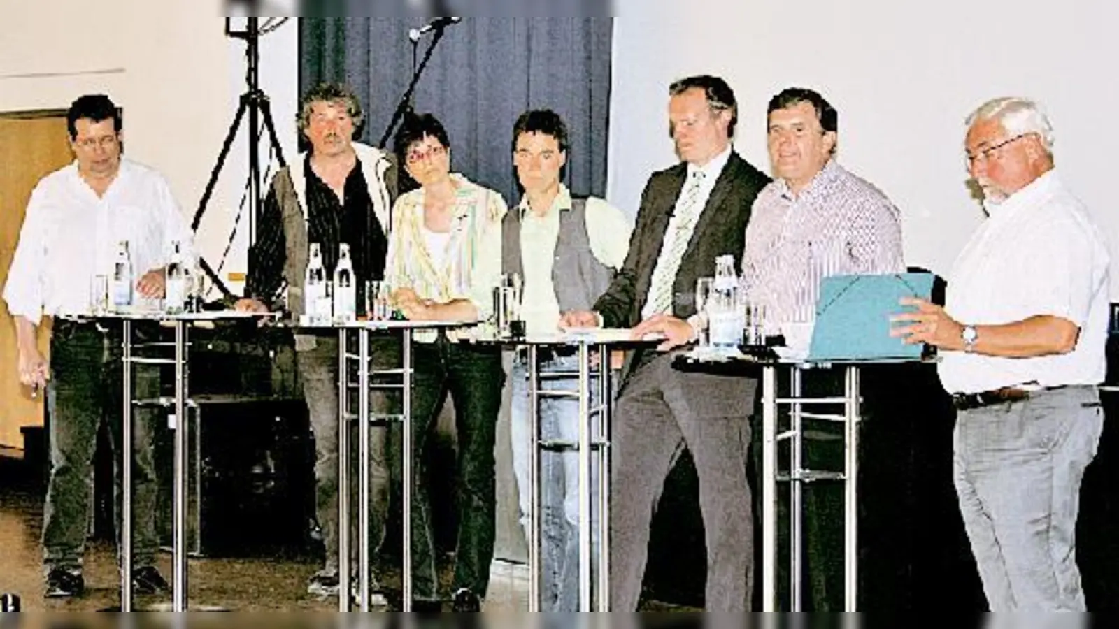 Jede Partei stellte einen Vertreter zur Podiumsdiskussion zur Verfügung. Die  Jugendlichen löcherten sie mit Fragen und erhoffen sich Verbesserung.	 (Foto: pt)