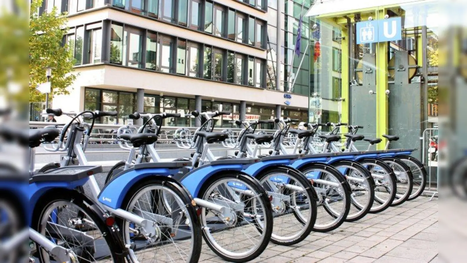 Die Radstation am U-Bahnhof Schwanthalerhöhe, eine von geplanten 125. (Foto: job)