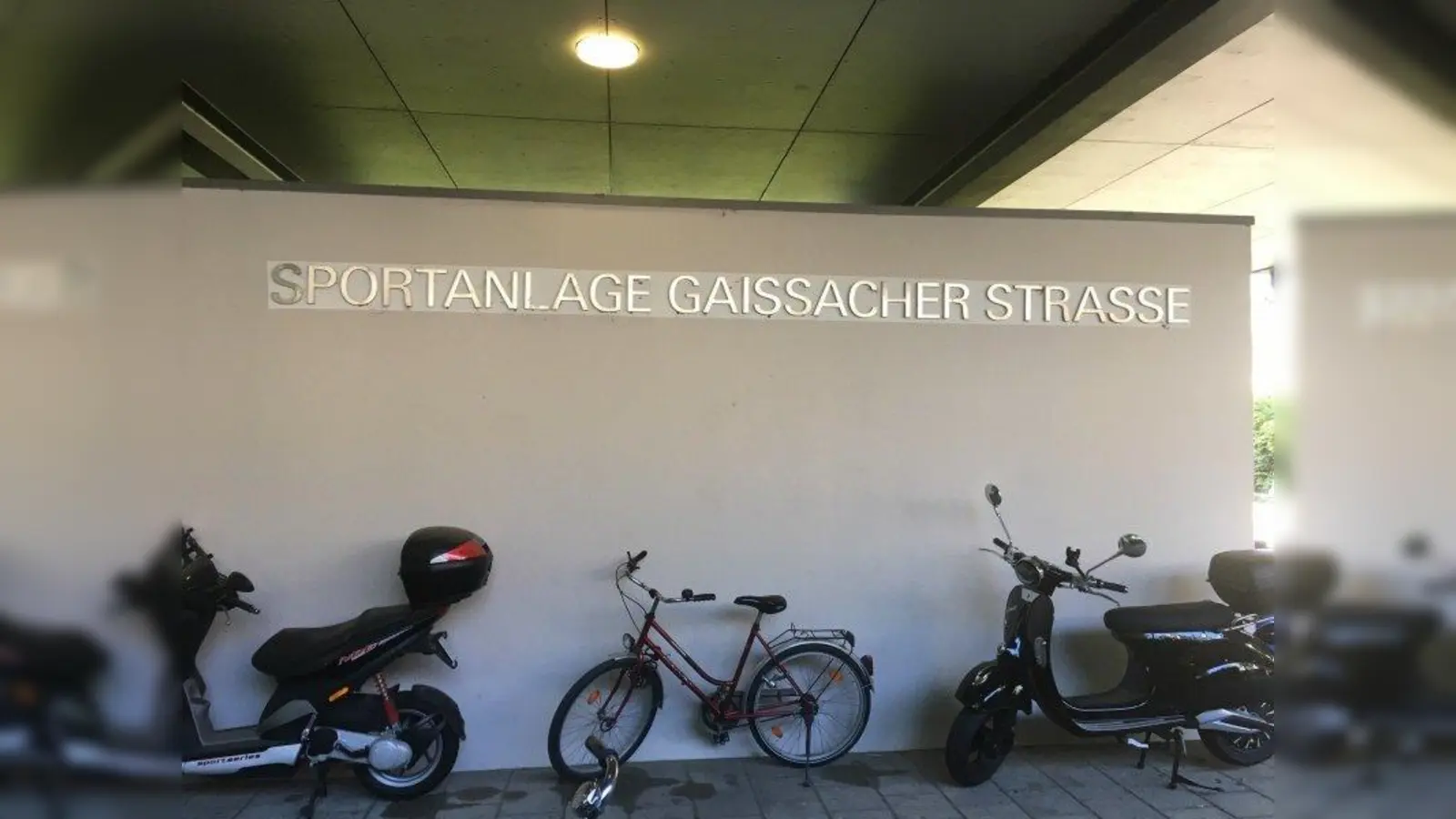 Die Städtische Sportanlage an der Gaißacher Straße 8 ist eine Dreifachhalle. (Foto: lsc)