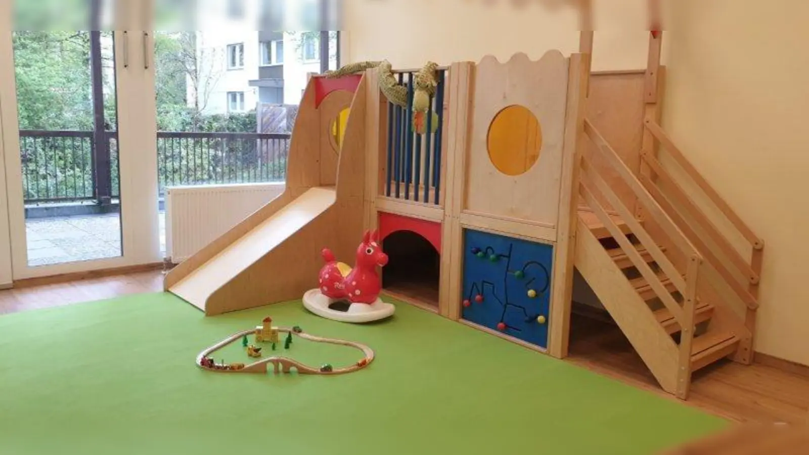 Hier kann getollt werden: der Bewegungsraum in der Mini-Kita. (Foto: AWO Germering)