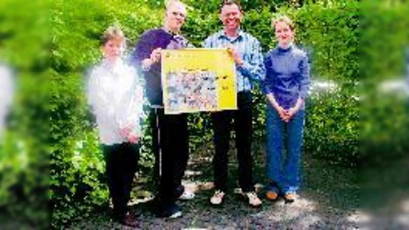 Das komplette Team vom Alten- und Service-Zentrum Bogenhausen am Rosenkavalierplatz: (v. li.) Gertrud Heinrich, Zivi Marc Leclerque, Leiter Martin Feichtenbeiner und Sandra Veit. Inka Johannsen war nicht im Hause.	 (Foto: ms)