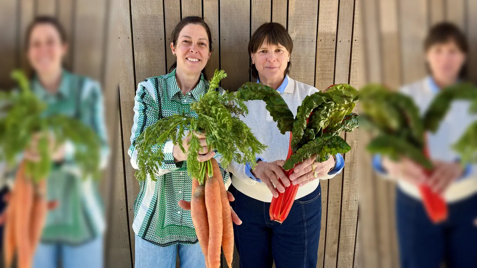 Andrea Braun und Ute Cox vom Kulturamt freuen sich auf viele spannende Aktionen auf dem Biomarkt im Umweltgarten. (Foto: Simon Kuliniski)