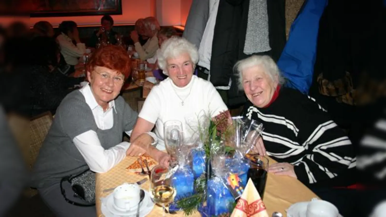 Die drei Seniorinnen genossen einen wunderbaren Nachmittag im Ratskeller.   (Foto: sm)