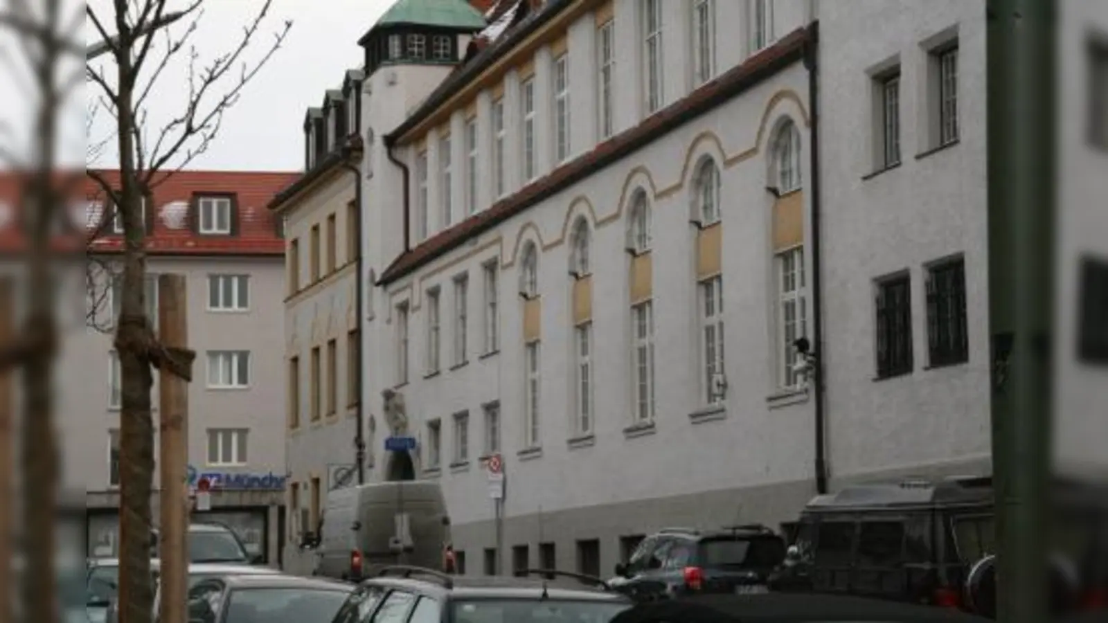 Die Polizeiinspektion 45 ist für Pasing, Menzing und Aubing zuständig. „Wir haben zwar ein Riesengebiet, aber die Kriminalität sinkt bei uns“, gab Dienststellenleiter Klaus Hofmann auf der letzten Bürgerversammlung bekannt. (Foto: US)